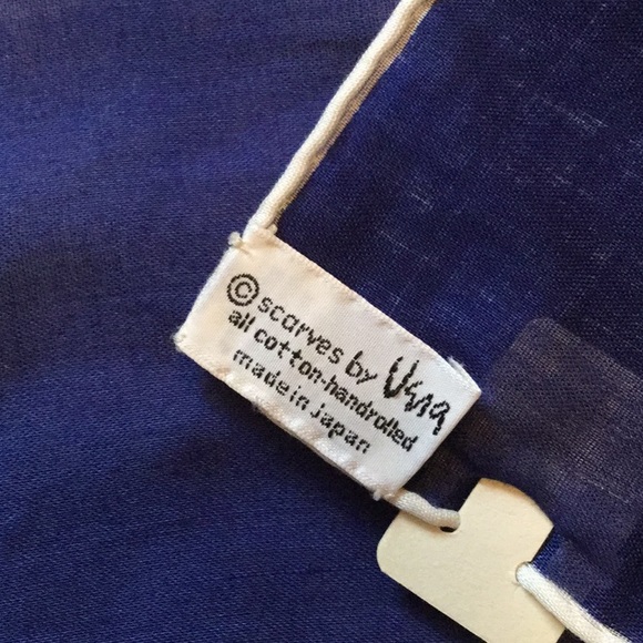 Scarves by Vera - Picture 3 of 3